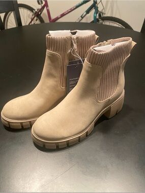 Universal Thread Women's Chunky Chelsea Booties - Taupe